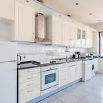 3br @ Almirante Reis Апартаменти *
