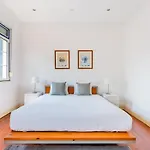 3br @ Almirante Reis Апартаменти