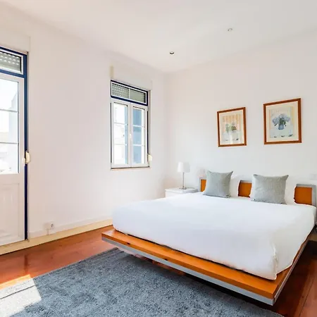 3br @ Almirante Reis 아파트 *