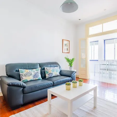 Almirante With 3 Bedrooms Apartment