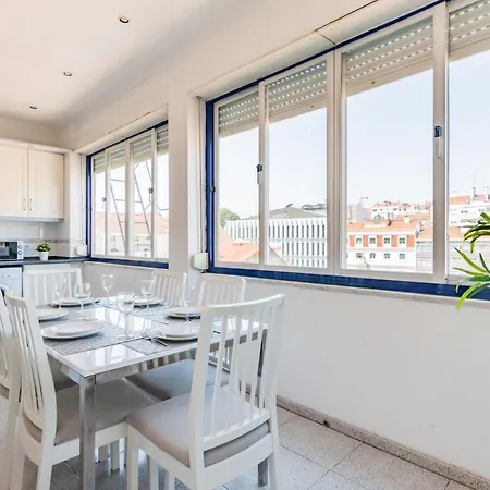 Almirante With 3 Bedrooms Lisbon