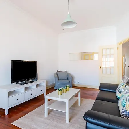 Almirante With 3 Bedrooms Lisbon
