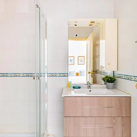 Almirante With 3 Bedrooms * ליסבון