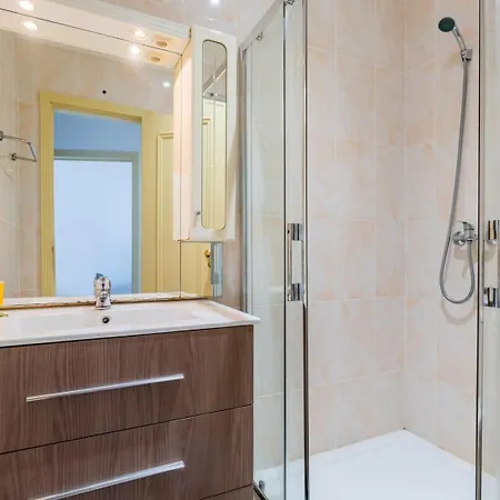 Almirante With 3 Bedrooms * ליסבון