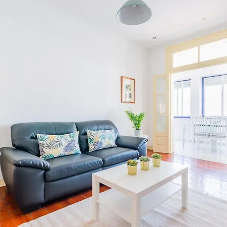Apartment 3br @ Almirante Reis *