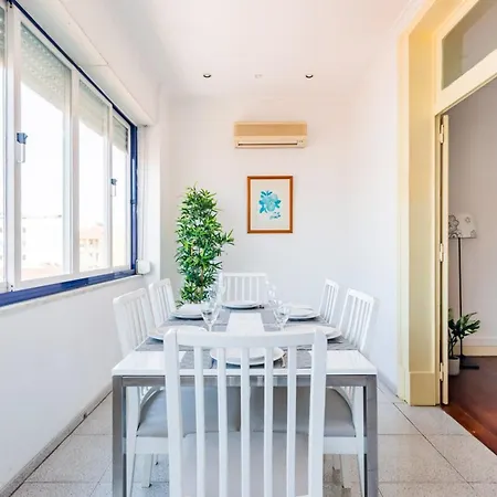 Apartment 3br @ Almirante Reis