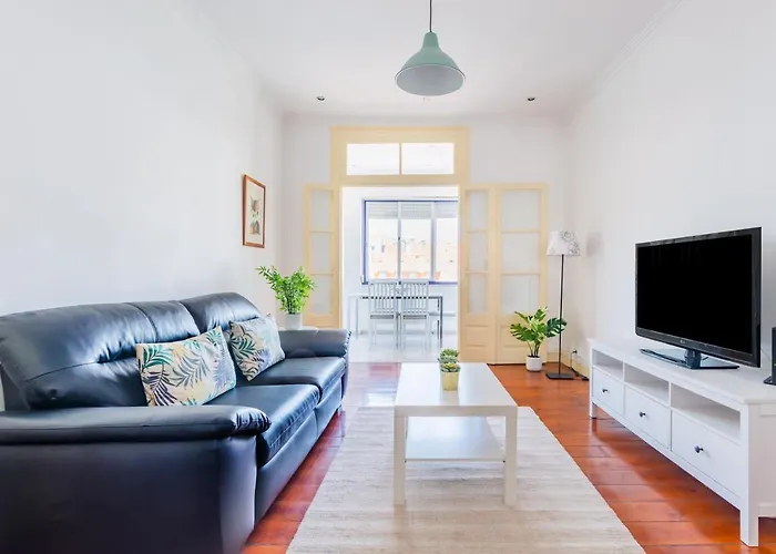 Apartment 3br @ Almirante Reis *