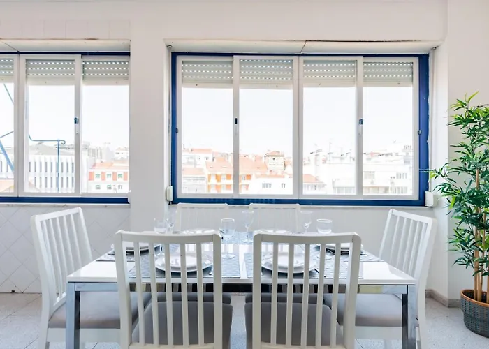 Apartment 3br @ Almirante Reis *