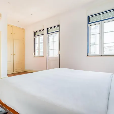 3br @ Almirante Reis Апартаменты