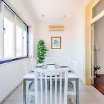 Apartment 3br @ Almirante Reis